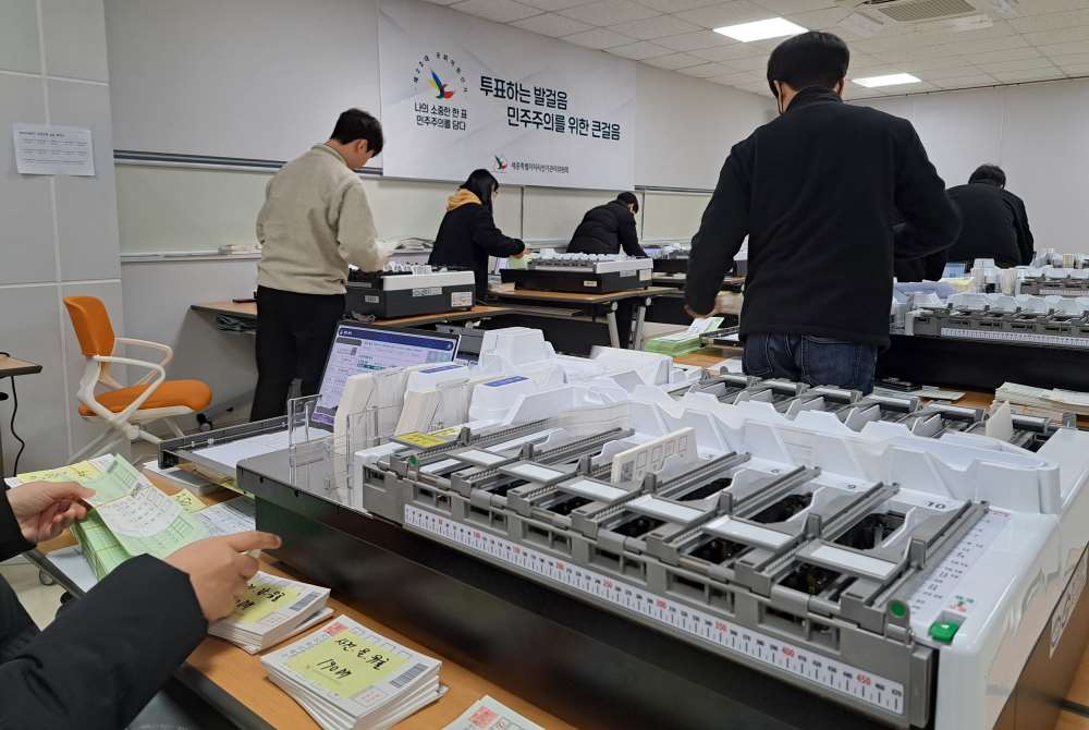 그림입니다.

원본 그림의 이름: 20240221_101424.jpg

원본 그림의 크기: 가로 4594pixel, 세로 3078pixel

사진 찍은 날짜: 2024년 02월 21일 오후 10:42

카메라 제조 업체 : samsung

카메라 모델 : SM-A536N

프로그램 이름 : Windows Photo Editor 10.0.10011.16384

F-스톱 : 1.8

노출 시간 : 1/60초

IOS 감도 : 100

색 대표 : sRGB

노출 